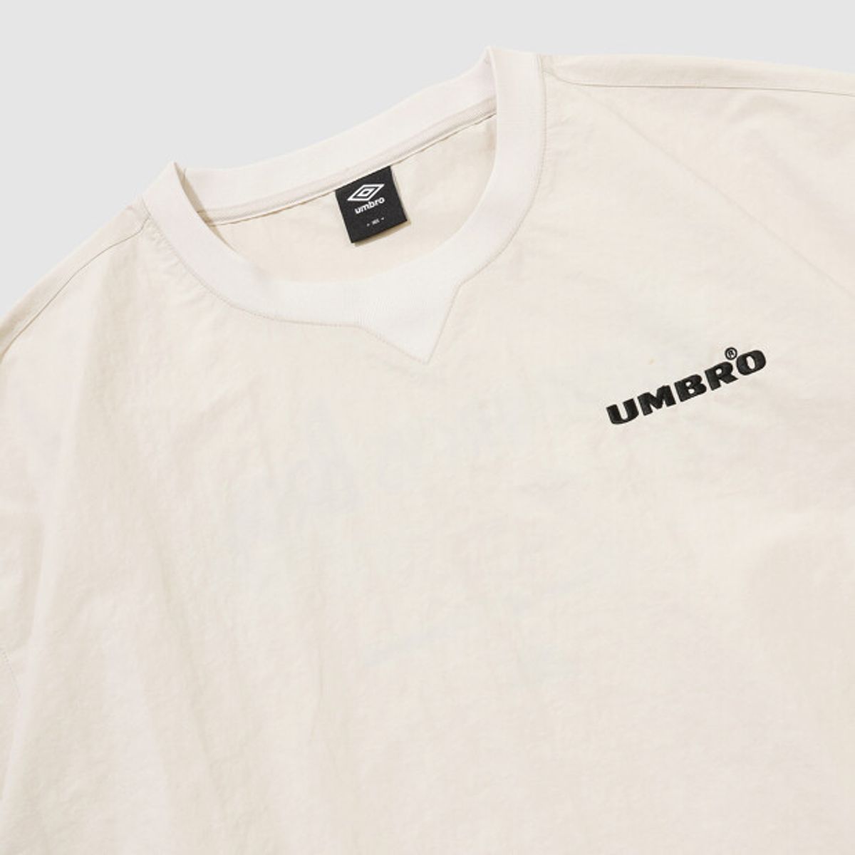 엄브로(UMBRO) HBL 엄그레이 워싱 긴팔 피스테 아이보리 UR121CWT25