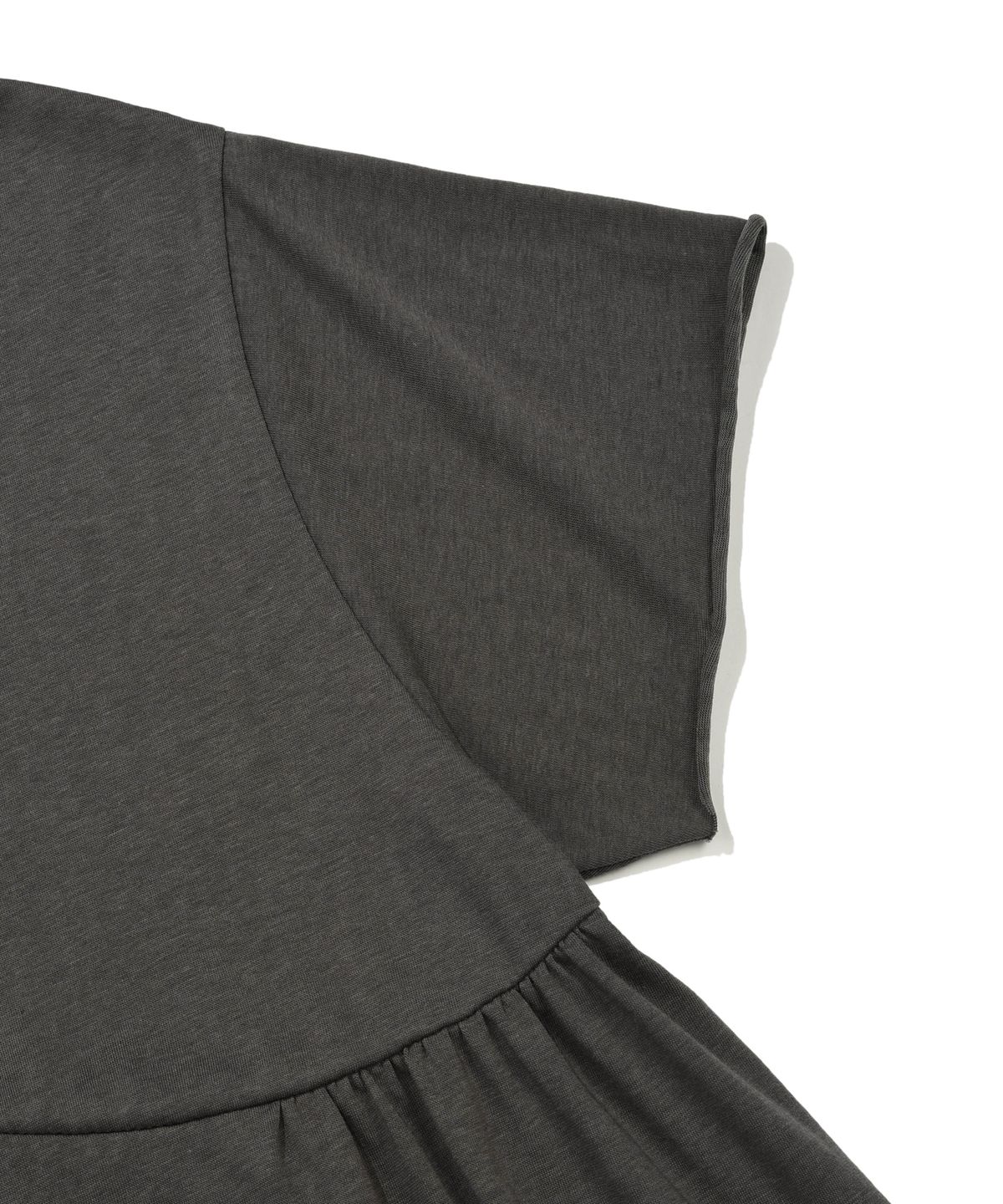 리트리버클럽(RETRIEVER CLUB) PLEATED DRESS [CHARCOAL GRAY]