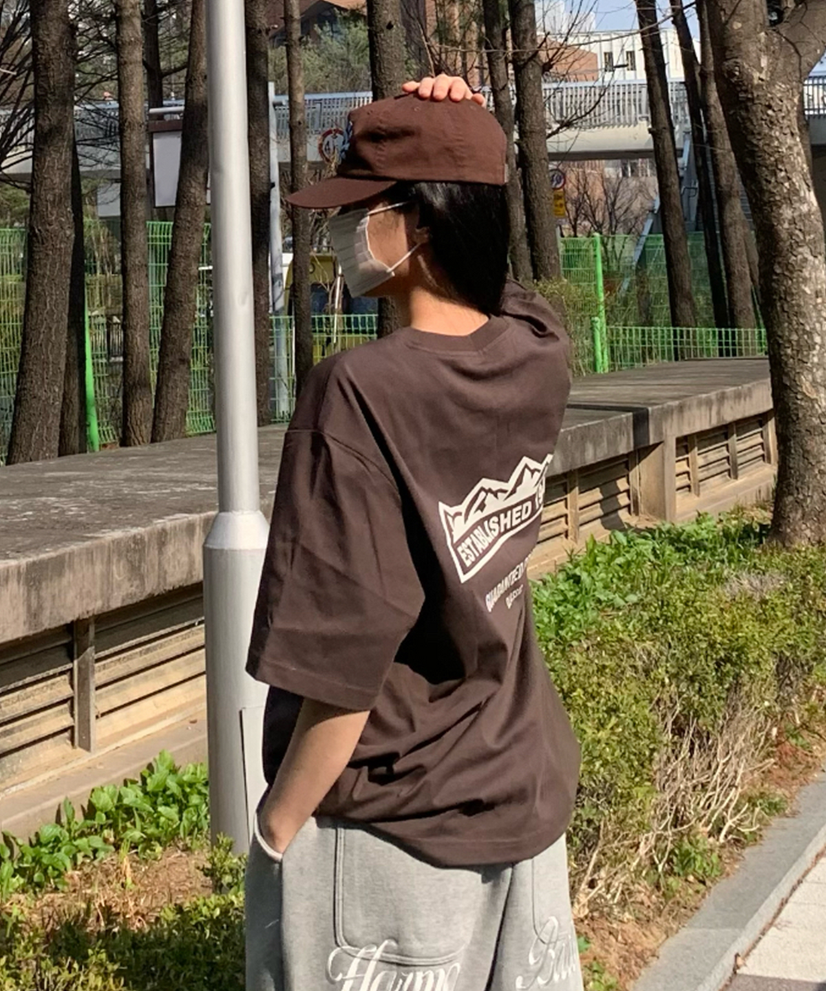 지프(JEEP) [230g] M-Logo 그래픽 반팔 티셔츠 (JR5TSU174BR)