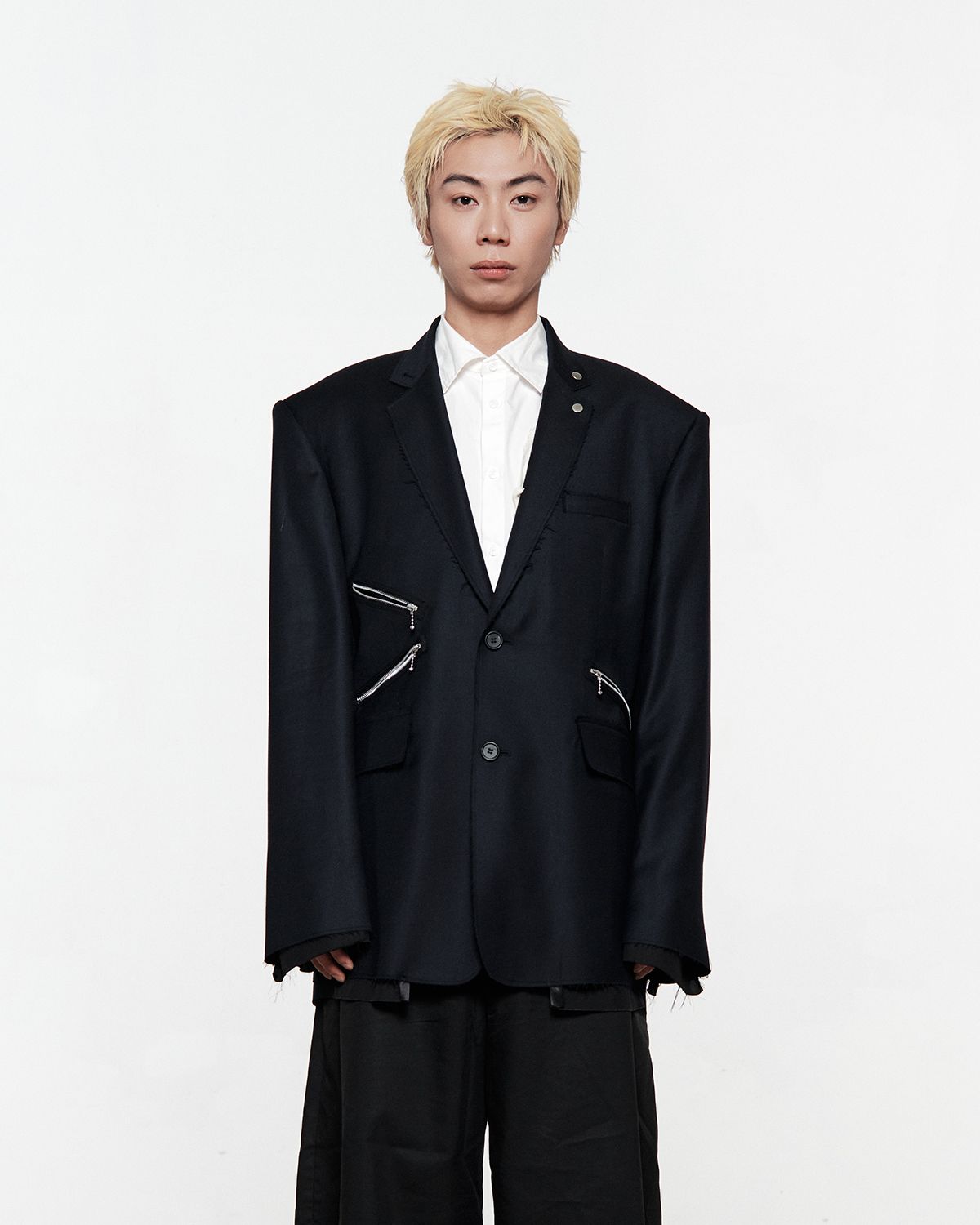 더뮤지엄비지터(THEMUSEUMVISITOR) ART GRAPHIC LINER CHAIN BLAZER (BLACK)