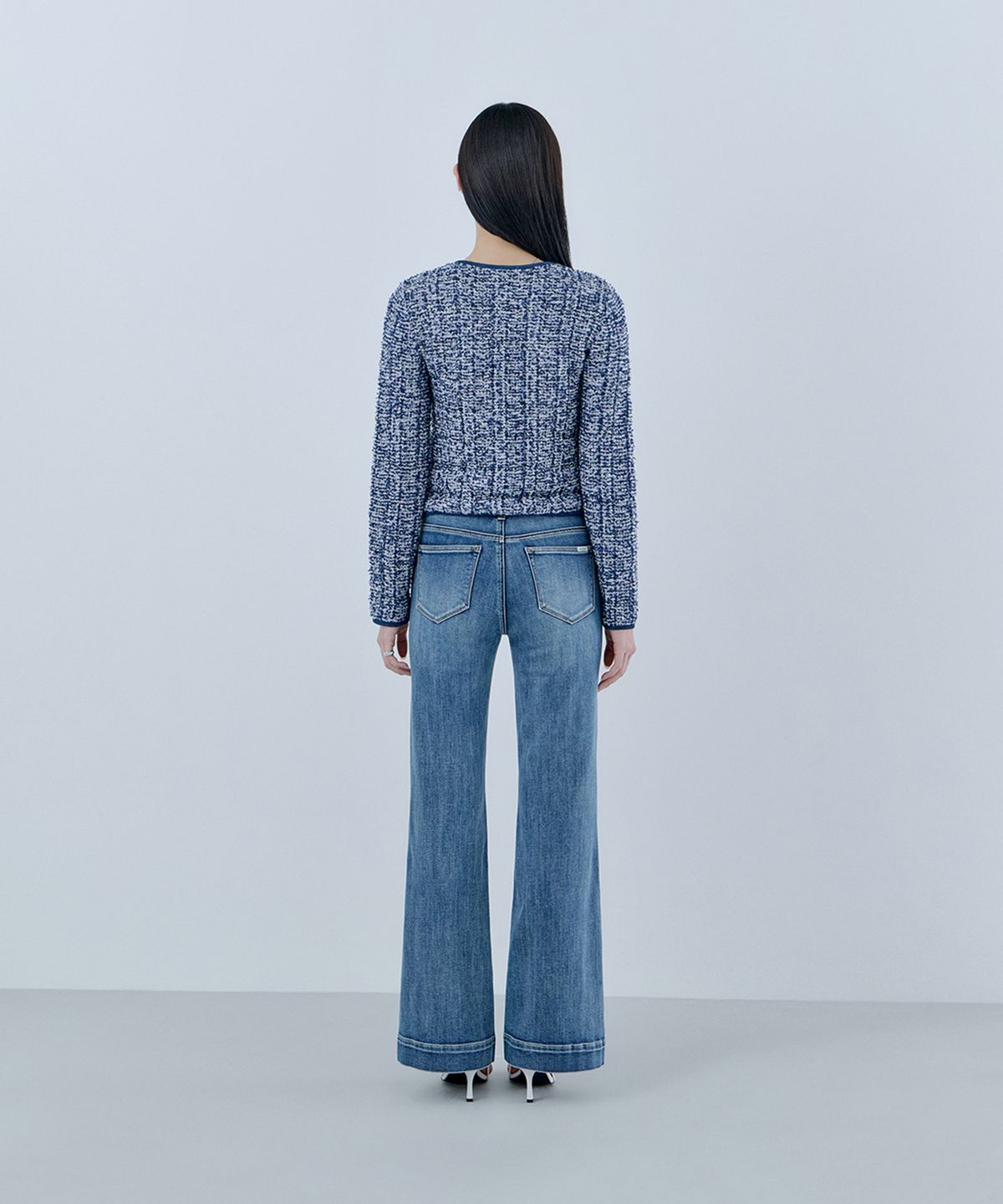 게스(GUESS) 1color 밑단 디테일 MBL톤 부츠컷 데님 OQ1D5027