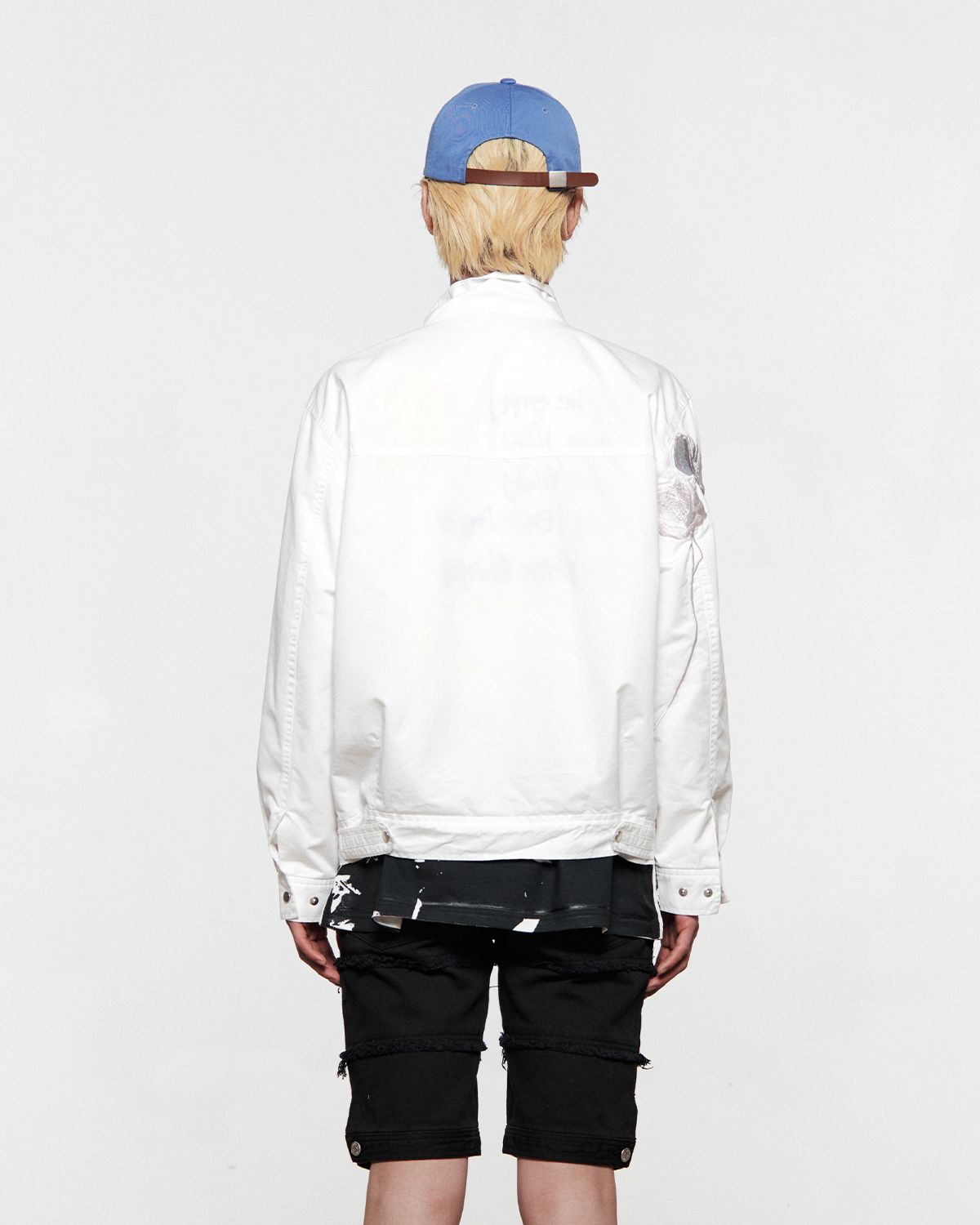 더뮤지엄비지터(THEMUSEUMVISITOR) ART FLOWER CHAIN BLOUSON (WHITE)