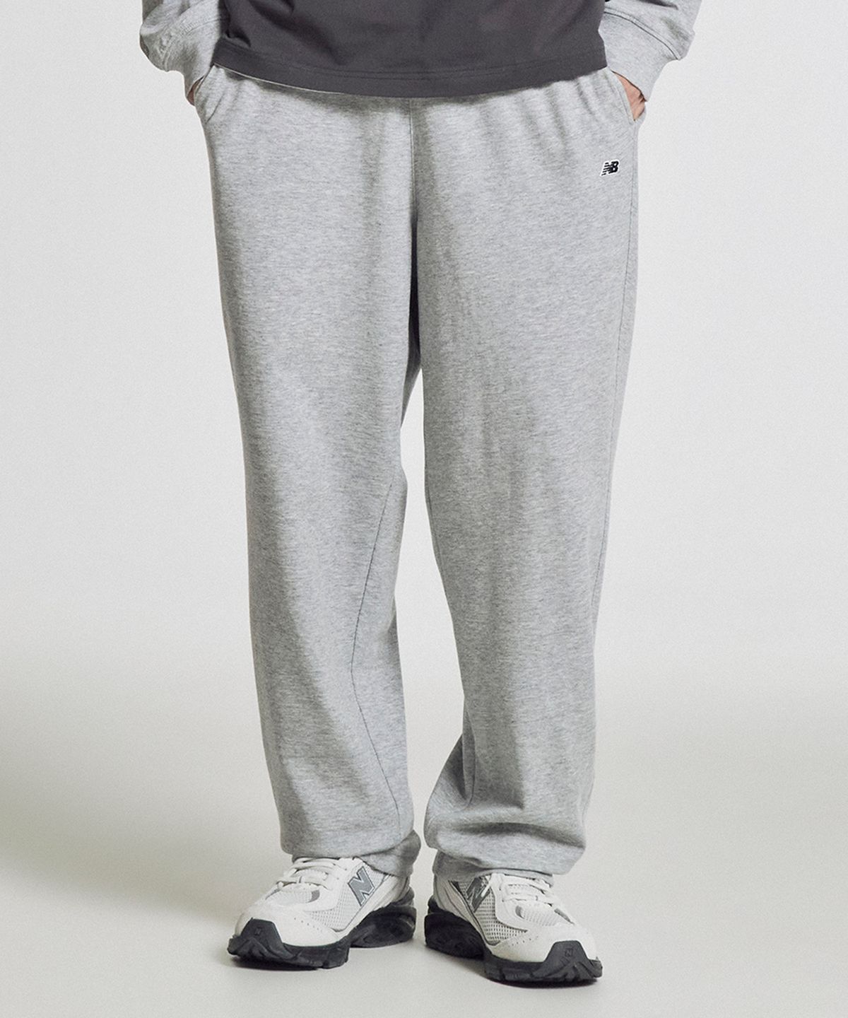 뉴발란스(NEW BALANCE) NBMLG21403 / UNI 에센셜 썸머 경량 스트레이트 팬츠 (GRAY)