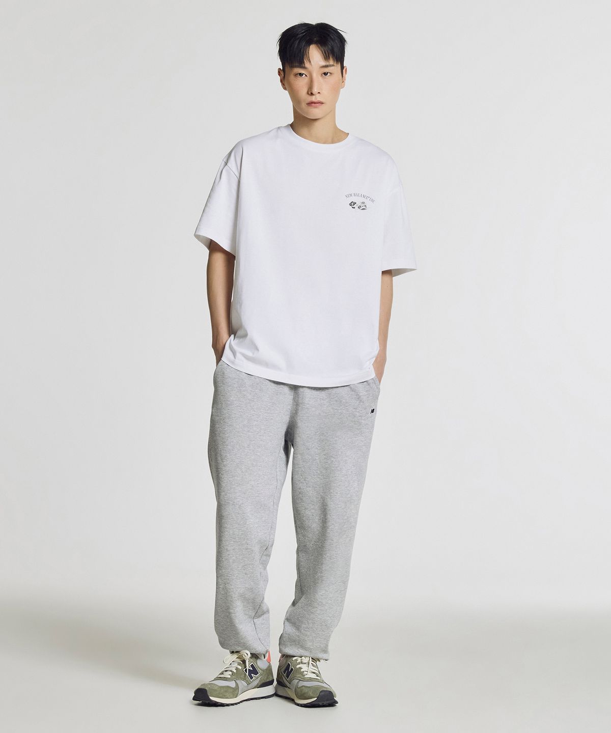 뉴발란스(NEW BALANCE) NBMLG21423 / UNI 에센셜 썸머 경량 조거 팬츠 (GRAY)