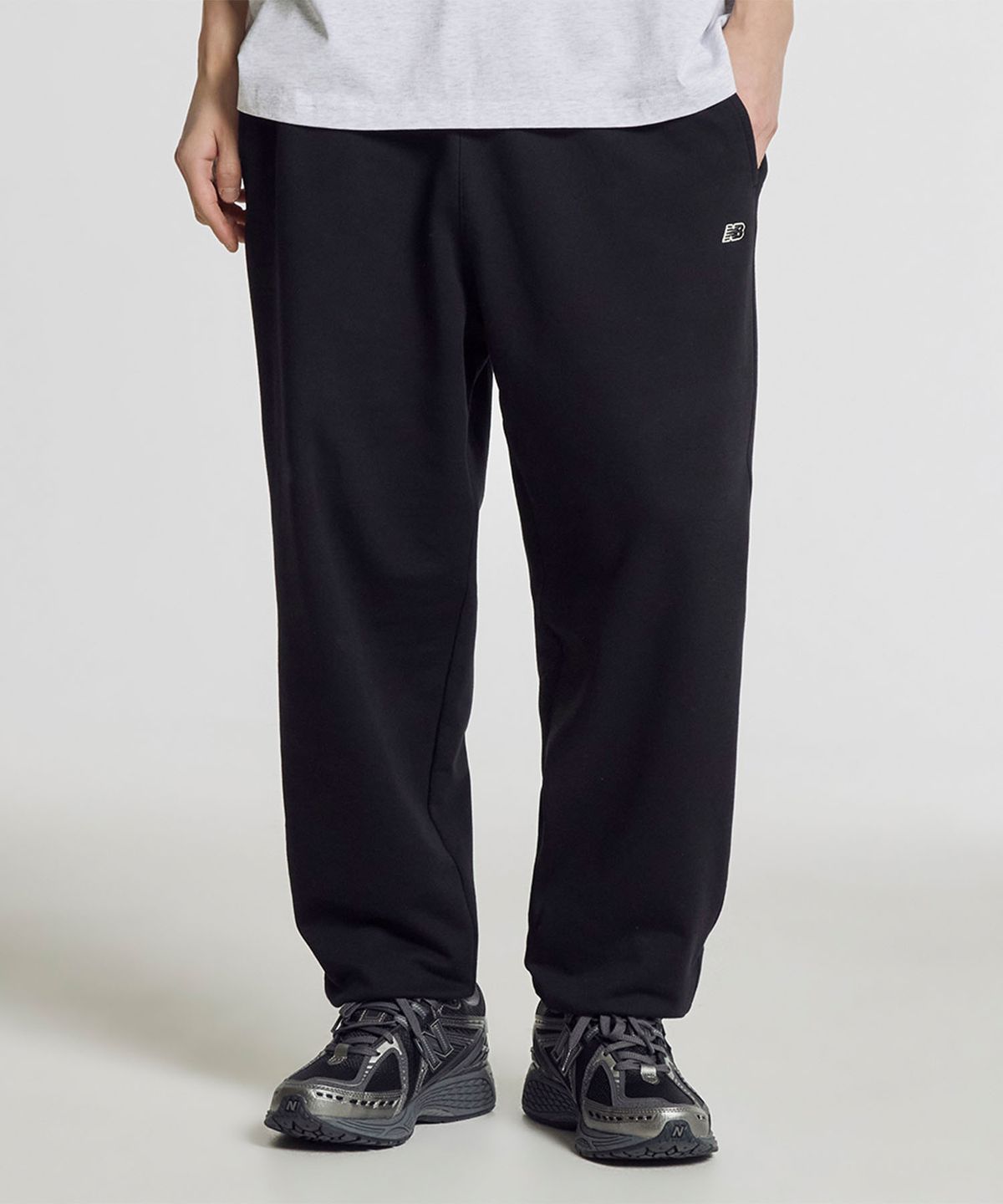 뉴발란스(NEW BALANCE) NBMLG21423 / UNI 에센셜 썸머 경량 조거 팬츠 (BLACK)