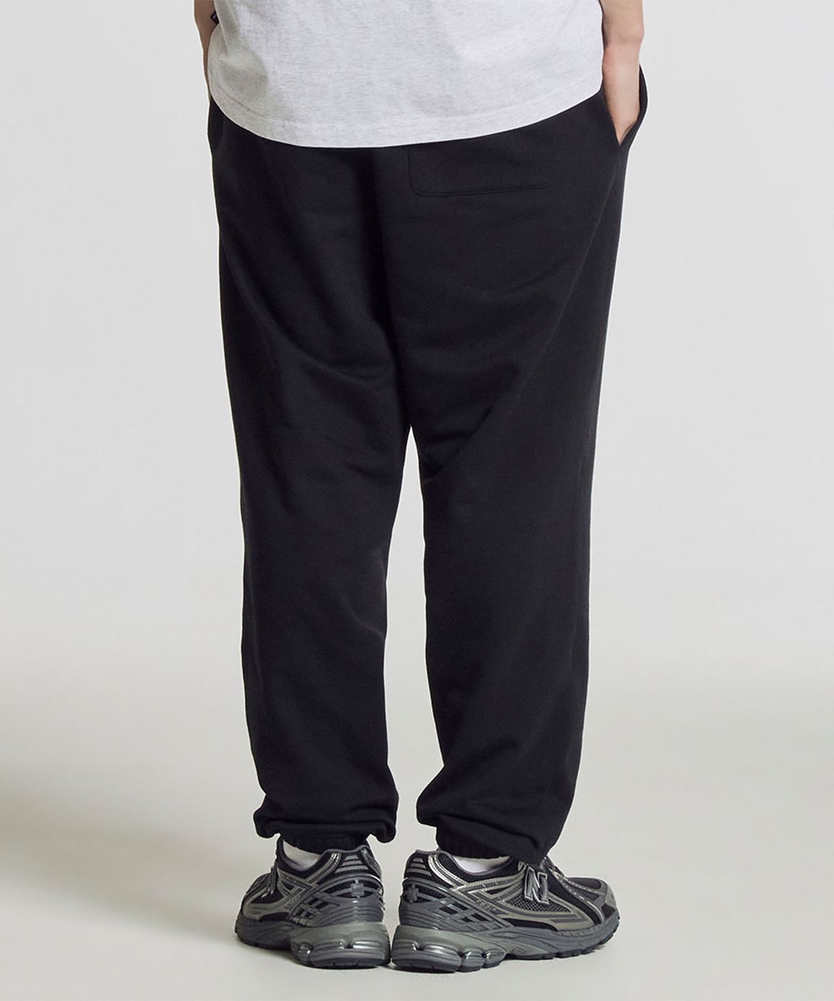 뉴발란스(NEW BALANCE) NBMLG21423 / UNI 에센셜 썸머 경량 조거 팬츠 (BLACK)