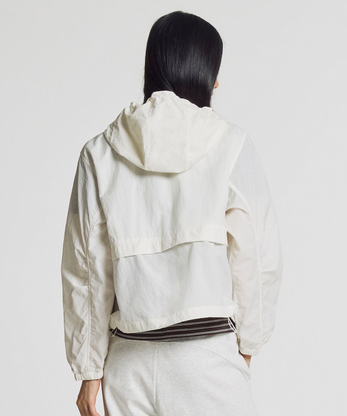 뉴발란스(NEW BALANCE) NBNAG2W322 / WOMEN 에센셜 후드 우븐 자켓 (CREAM)