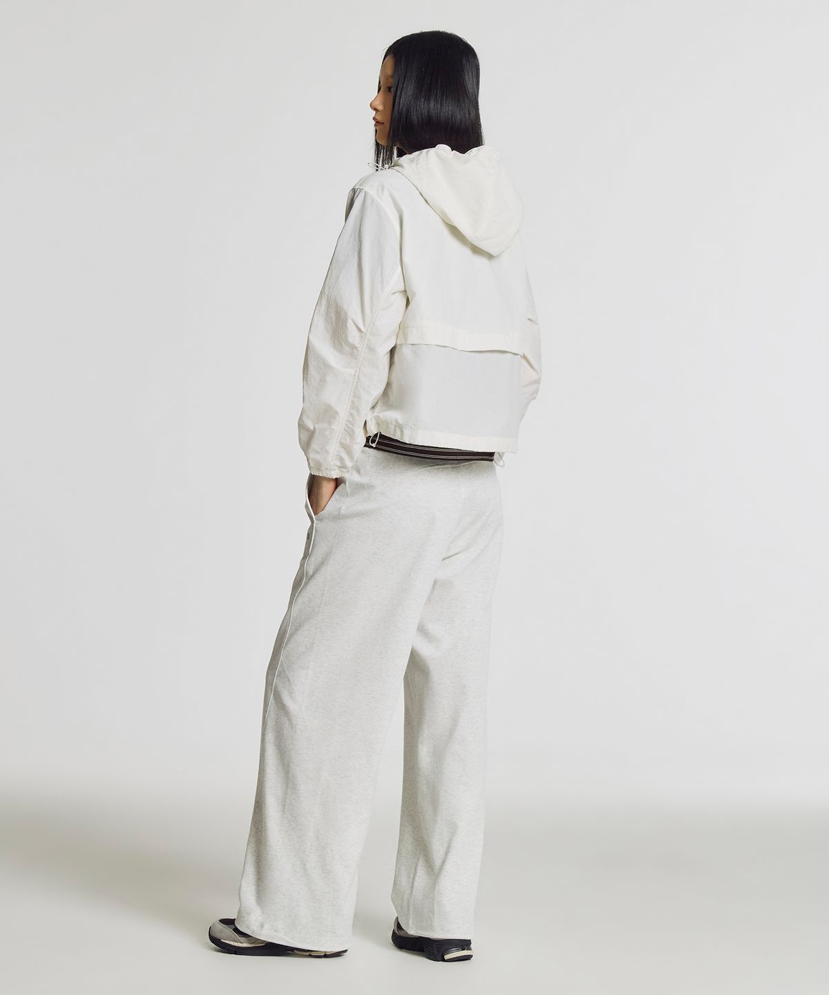 뉴발란스(NEW BALANCE) NBNAG2W322 / WOMEN 에센셜 후드 우븐 자켓 (CREAM)