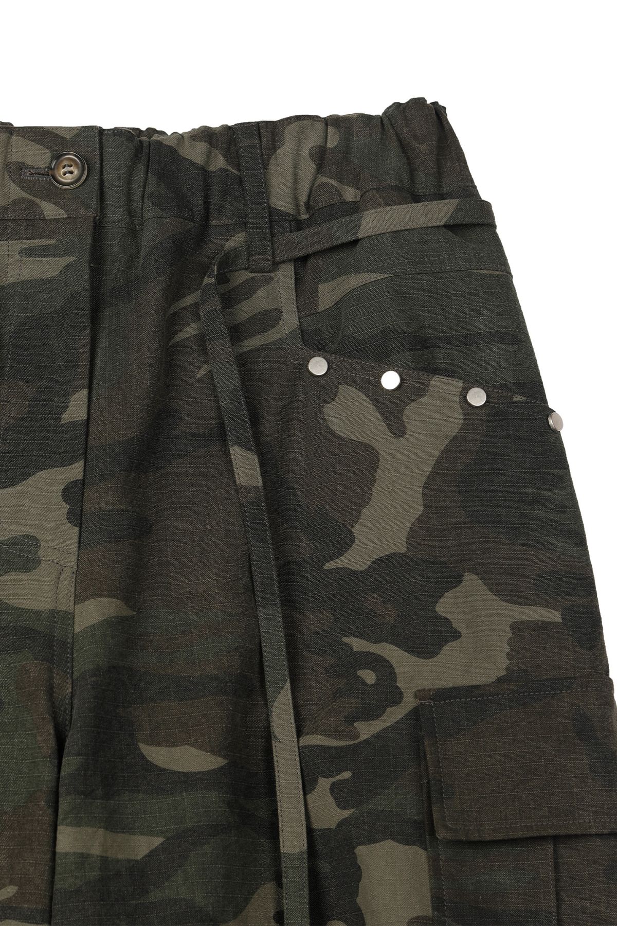 다이닛(DEINET) STUD CAMO PANTS IN KHAKI