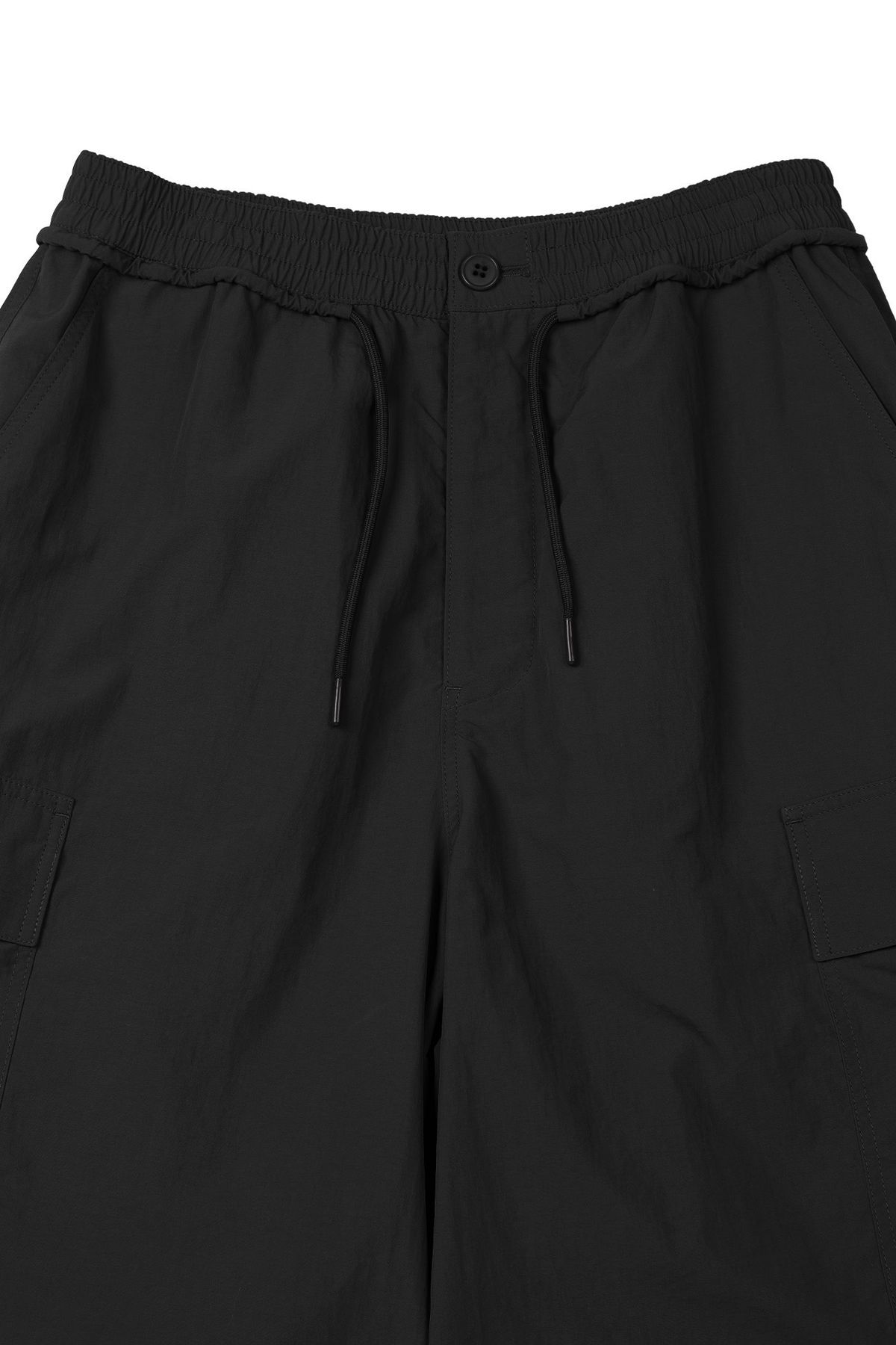 다이닛(DEINET) PARASUIT TUNNEL CARGO PANTS IN BLACK