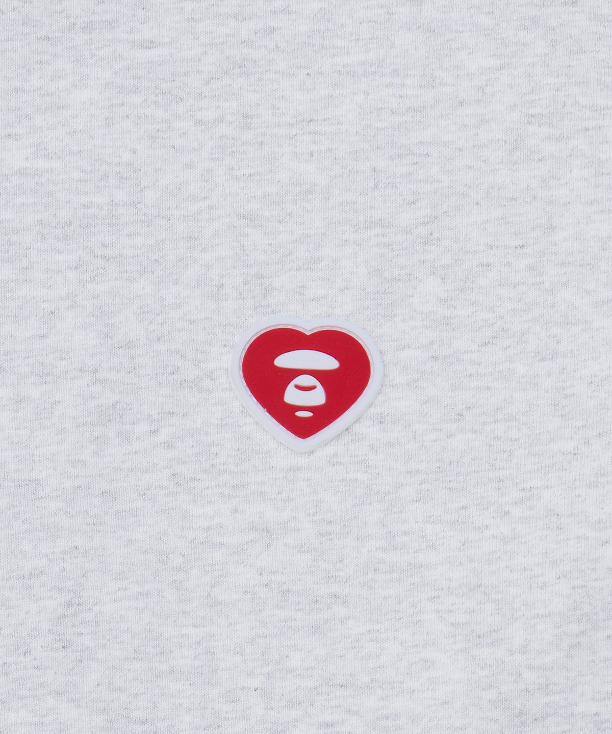 에이프(AAPE) 문페이스 하트 스몰 로고 긴팔 티셔츠 - 헤더 그레이 / AAPLTM1815XAQWH2