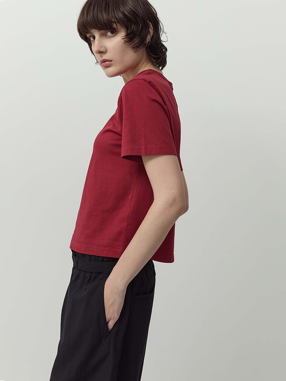 러프사이드 화이트라벨(ROUGH SIDE WHITE LABEL) Essential 1/2 T-Shirt Crimson Red