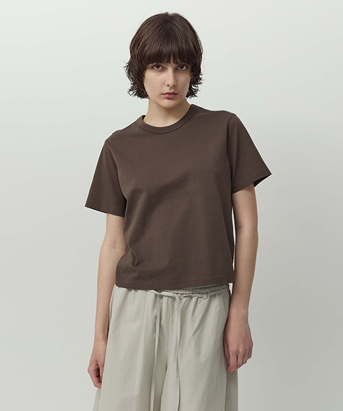 러프사이드 화이트라벨(ROUGH SIDE WHITE LABEL) Essential 1/2 T-Shirt Dark Umber