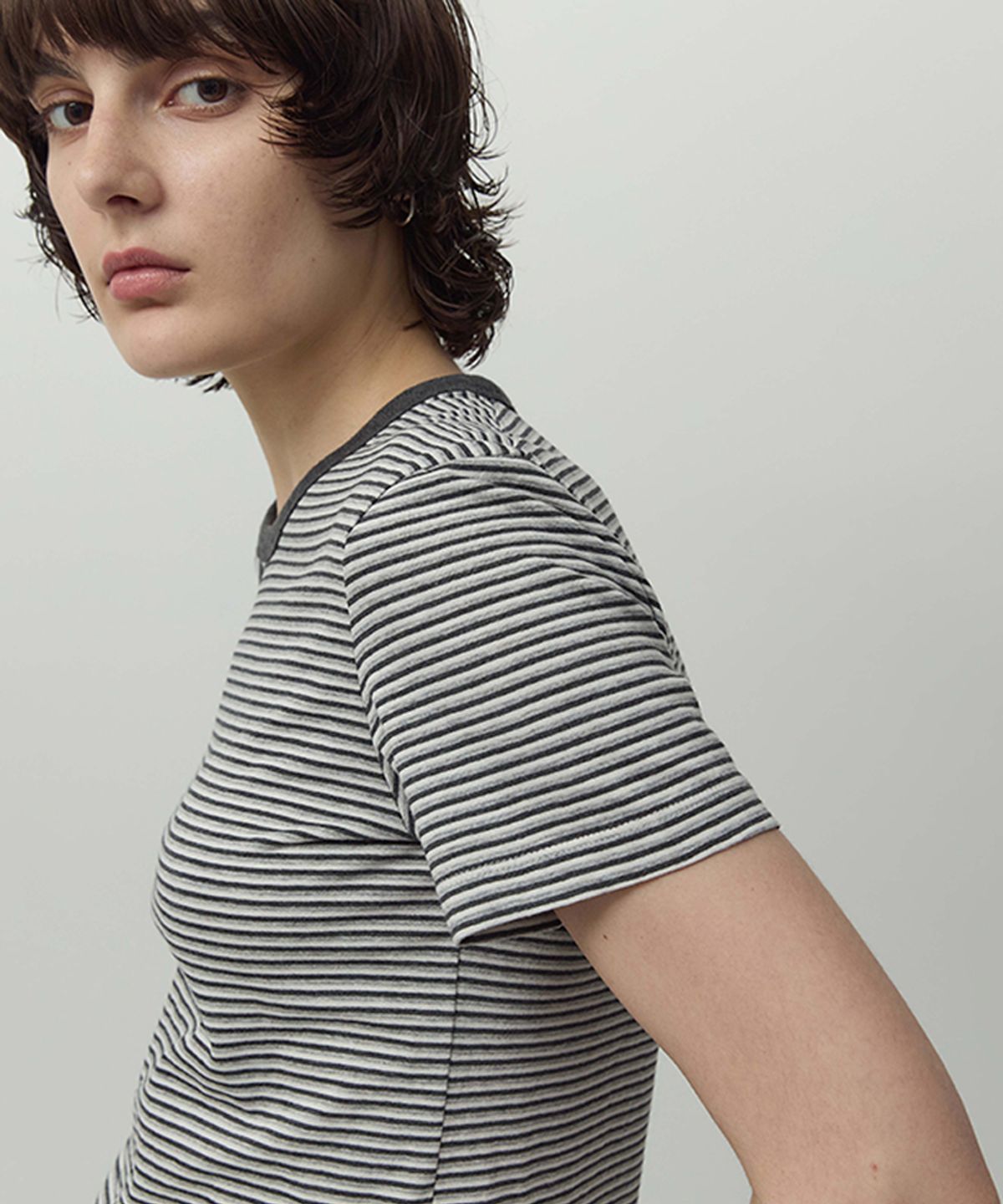 러프사이드 화이트라벨(ROUGH SIDE WHITE LABEL) Mingle Stripe T-shirt Grey