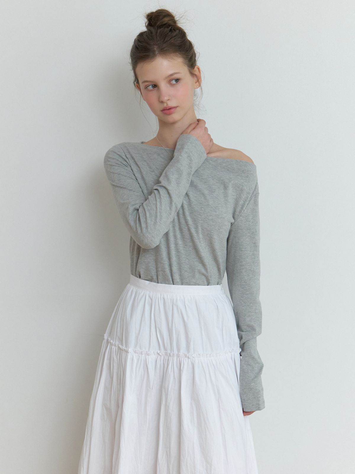 리엘(RE L) Dona off shoulder t-shirt (gray)