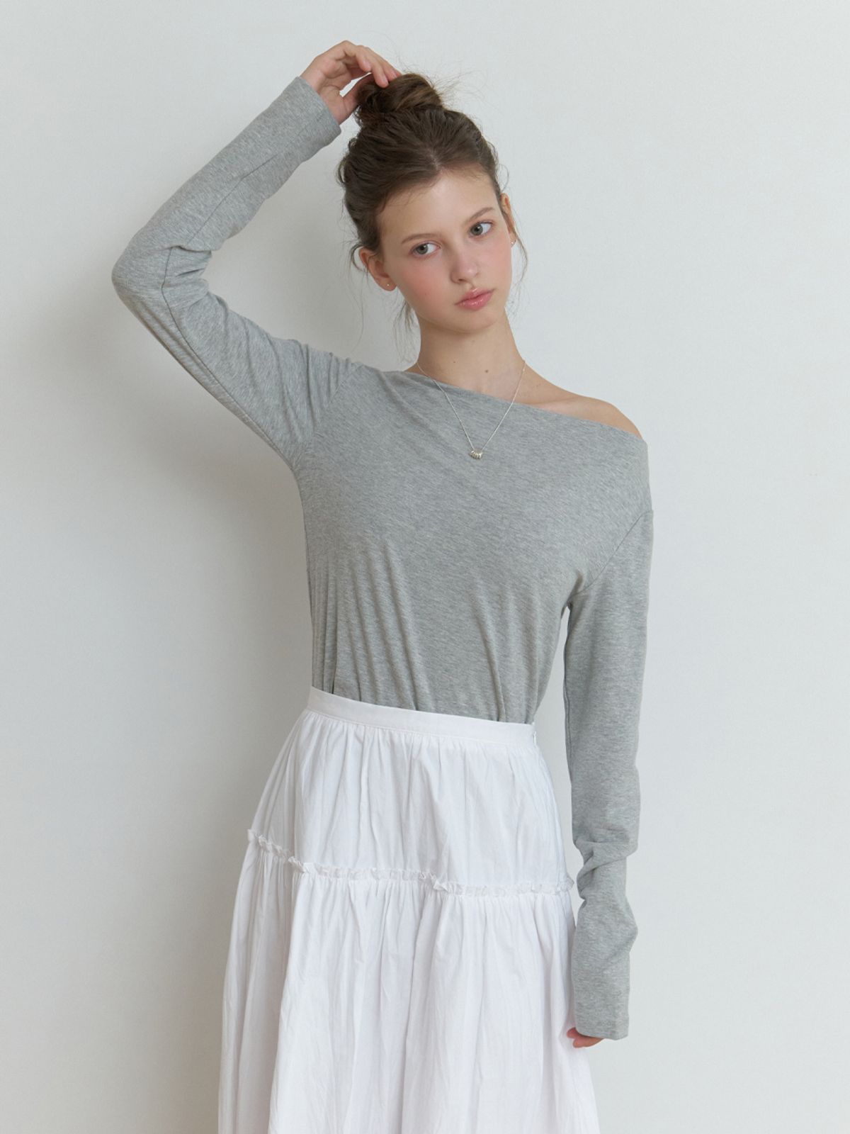리엘(RE L) Dona off shoulder t-shirt (gray)
