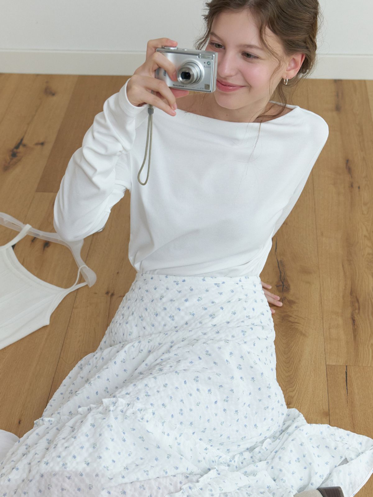 리엘(RE L) Dona off shoulder t-shirt (ivory)