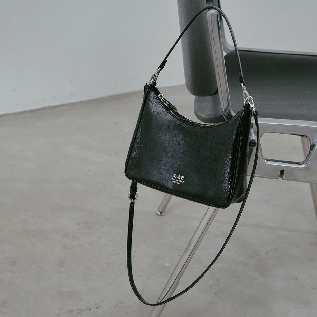랩(LAP) GLOSSY SHOULDER HOBO BAG AS7AB221