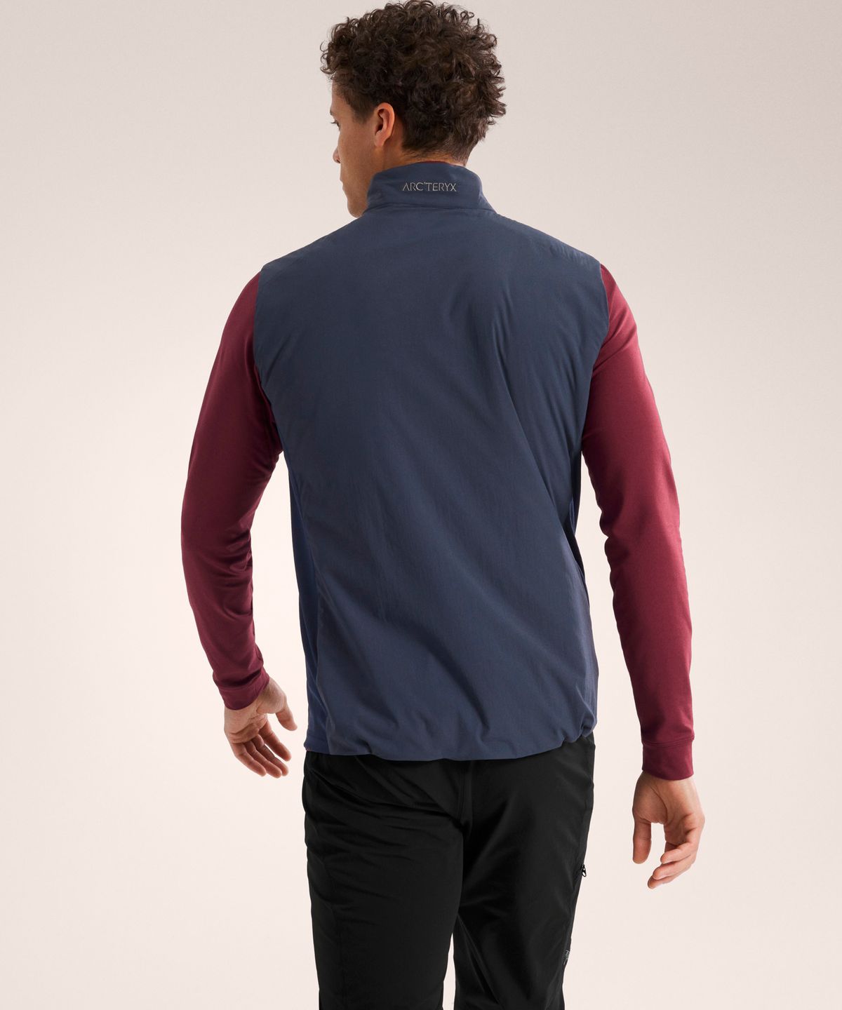 아크테릭스(ARCTERYX) 아톰 베스트 남성 - BLACK SAPPHIRE / AJQSM09559