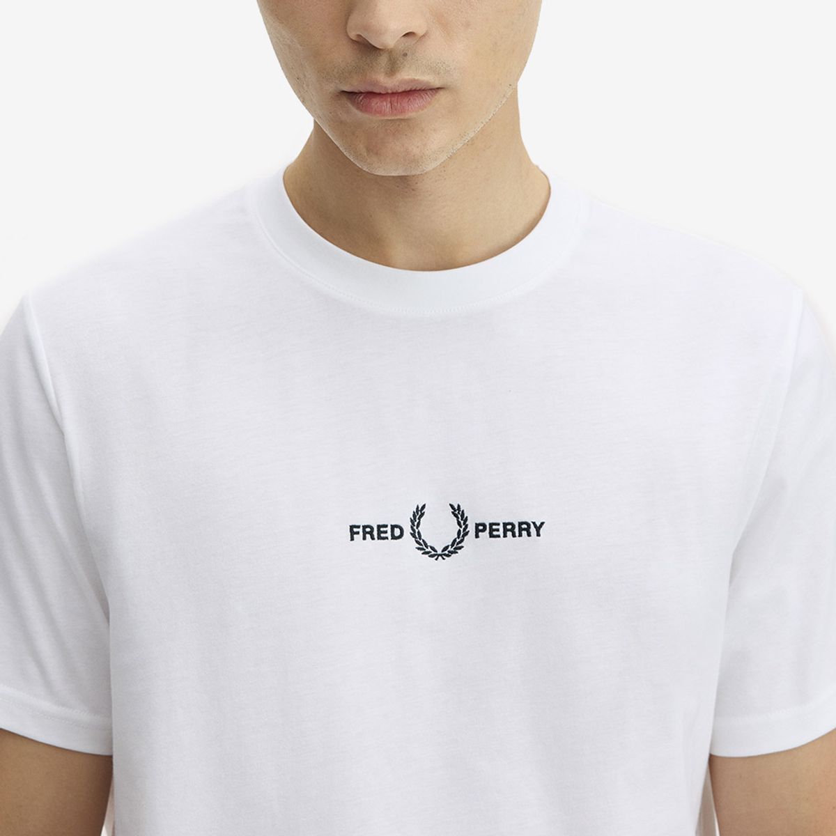프레드페리(FRED PERRY) [Baseline] 엠브로이더드 티셔츠 - 화이트 AFPM2G94580-100