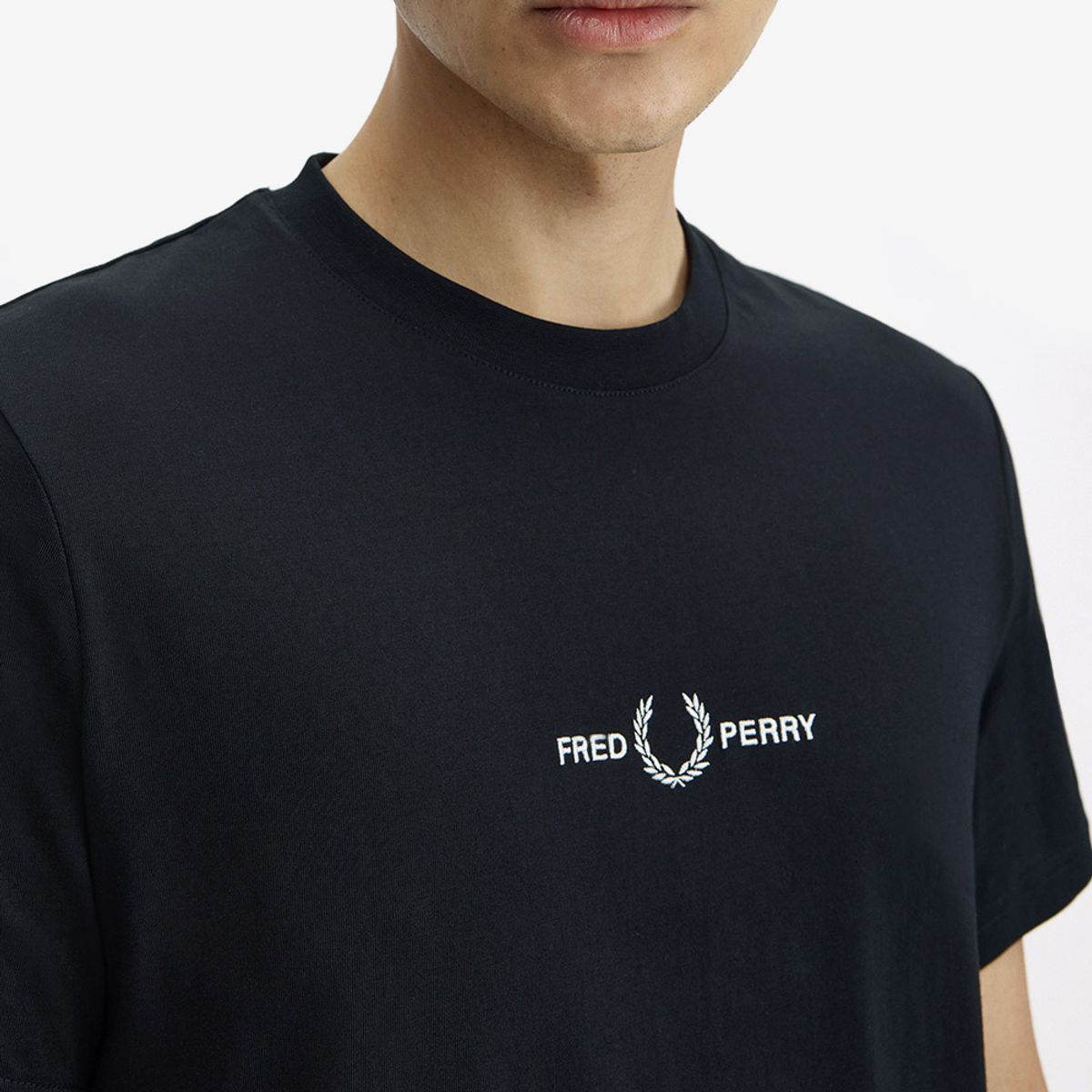 프레드페리(FRED PERRY) [Baseline] 엠브로이더드 티셔츠 - 블랙 AFPM2G94580-102