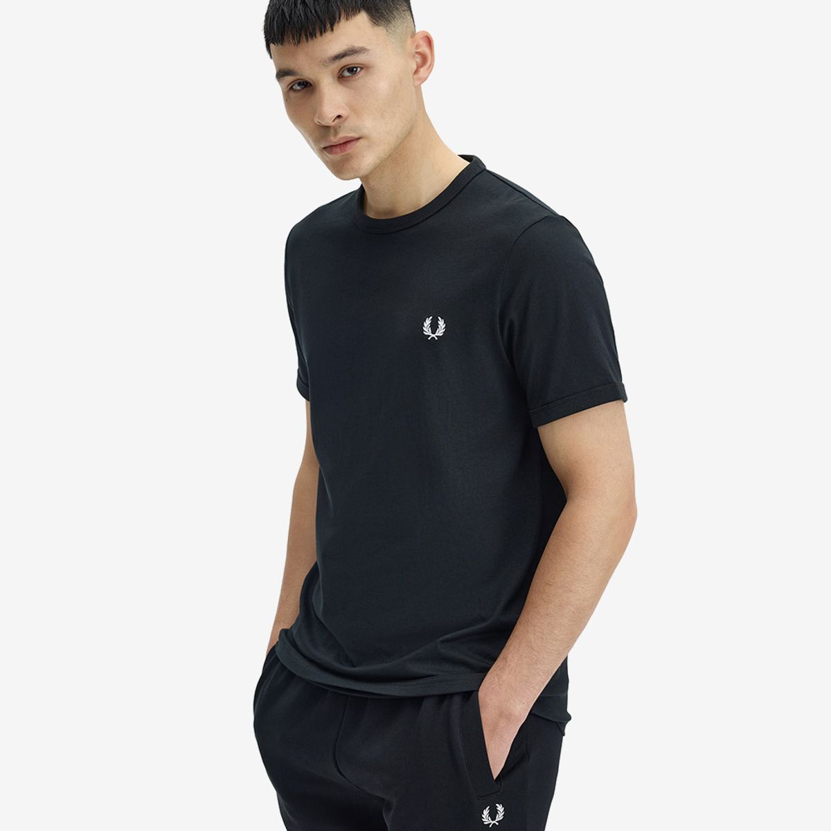프레드페리(FRED PERRY) [Baseline] 링어 티셔츠 - 블랙 AFPM2G93519-102