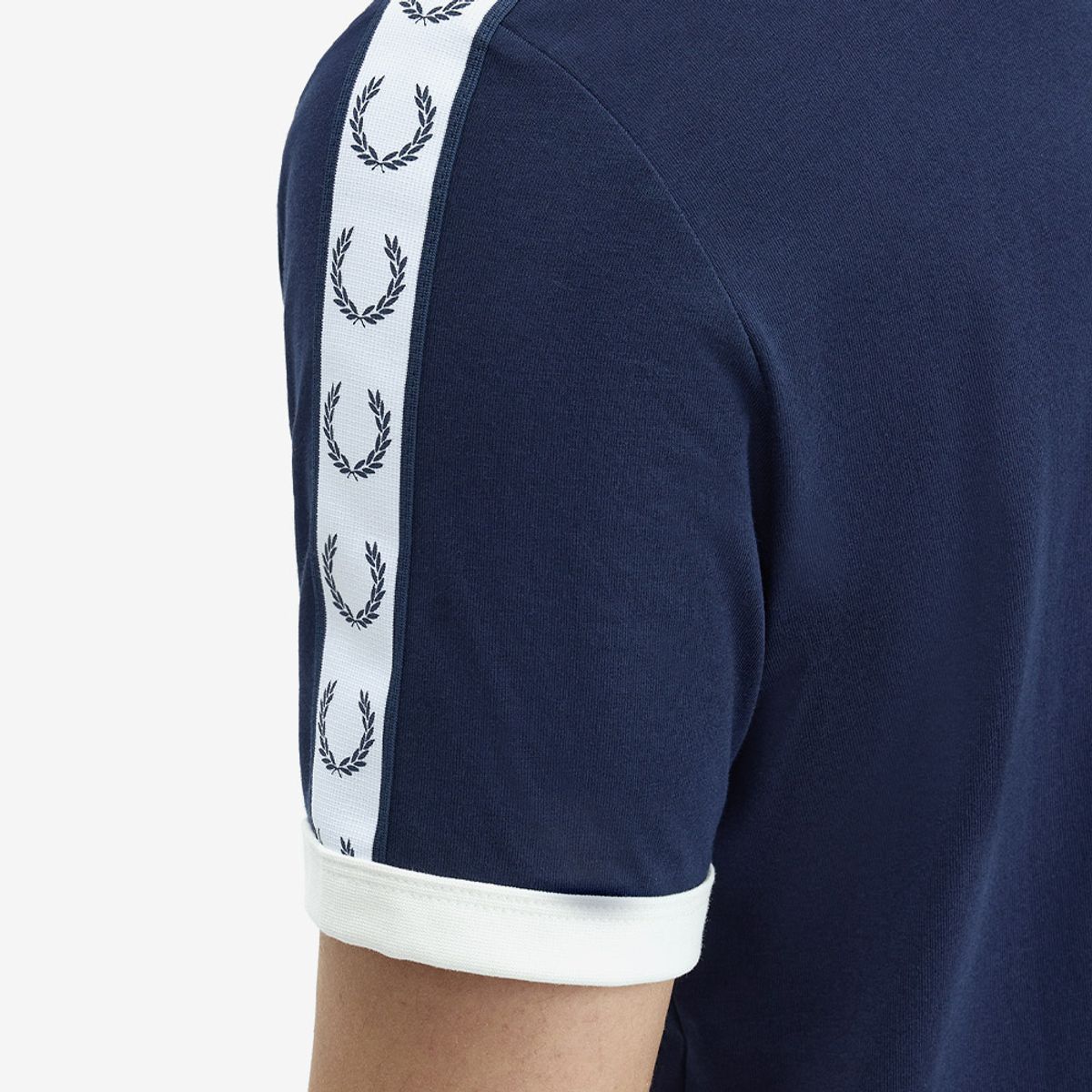 프레드페리(FRED PERRY) [Baseline] 테잎 링어 티셔츠 - 카본 블루 AFPM2G94620-266