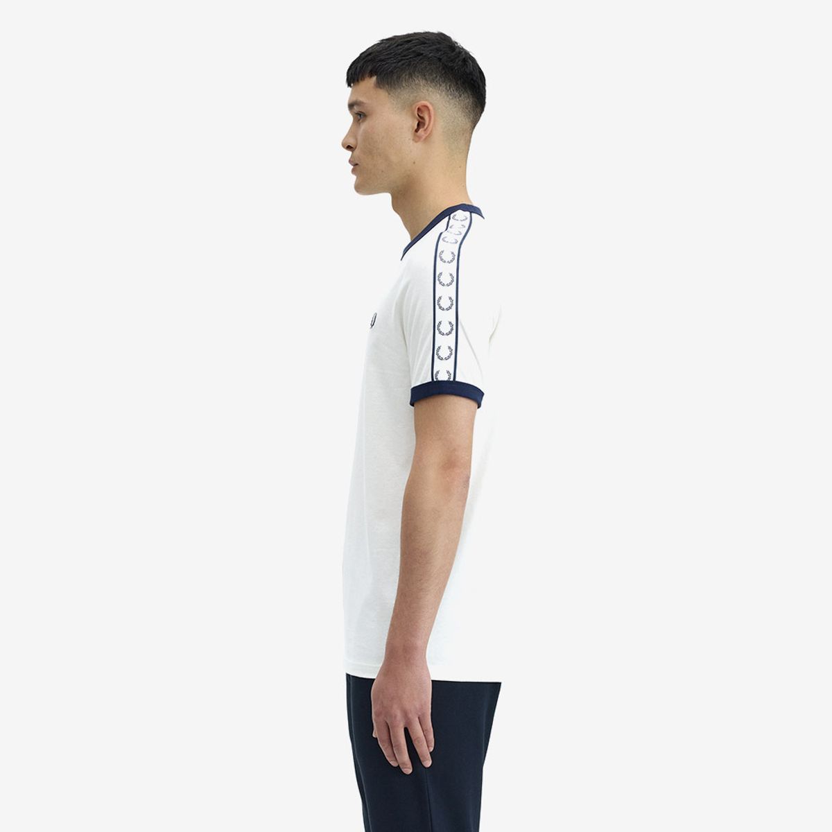 프레드페리(FRED PERRY) [Baseline] 테잎 링어 티셔츠 - 스노우 화이트 AFPM2G94620-129