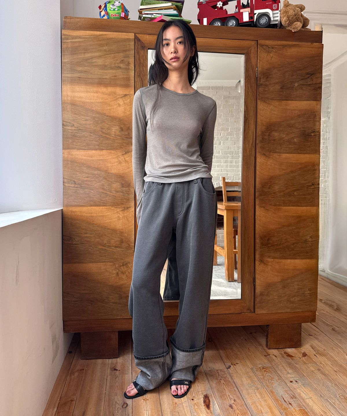 다이애그널(DIAGONAL) DENIM ROLLED SWEAT PANTS (grey)