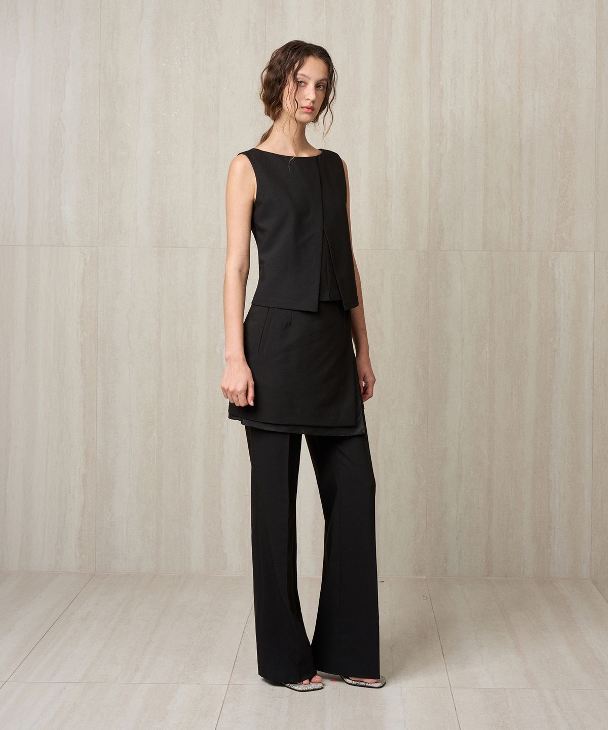 리이(RE RHEE) TAILORED SKIRTED TROUSERS BLACK