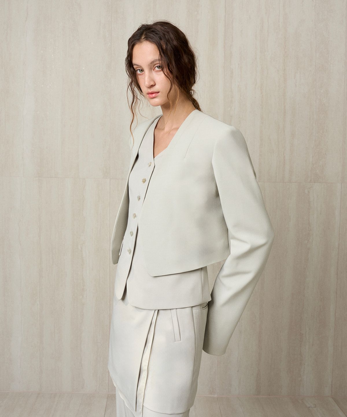 리이(RE RHEE) TAILORED CROPPED JACKET