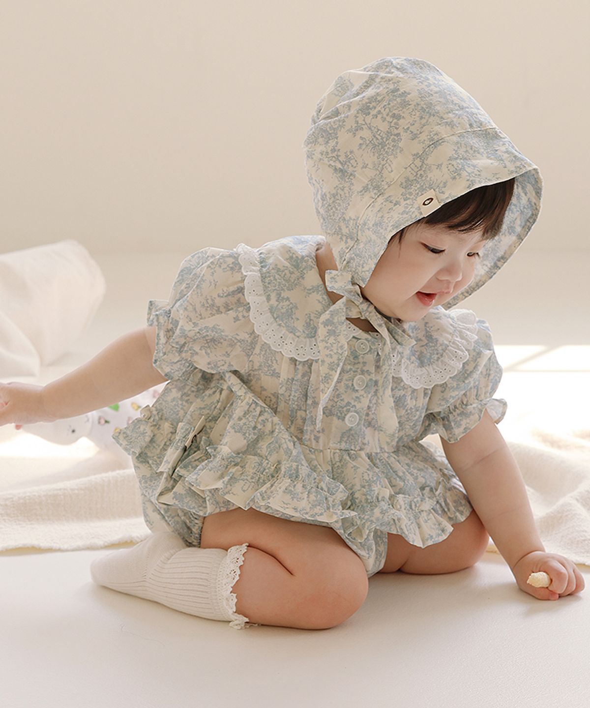 아림클로젯(ARIMCLOSET) 귀여운 아가 앨리스 친구는 토끼라죠 - 아기 프리미엄 반팔 바디슈트