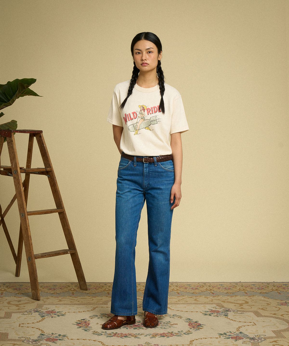 브론슨(BRONSON) Bomb Girl Loopwheeled Graphic Tee Vintage Black
