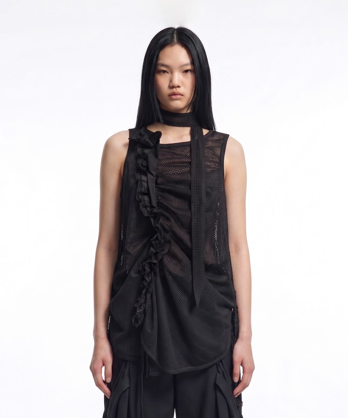 정도(JUNGDO) MASH FLOWING SLEEVELESS . BLACK