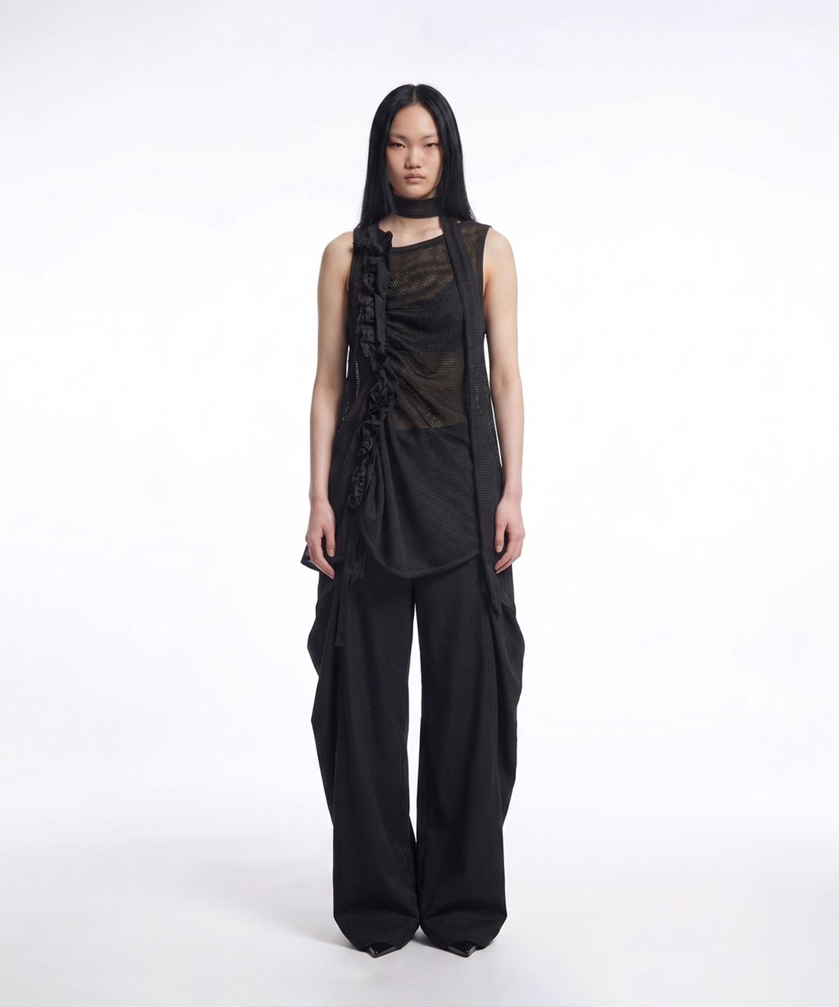정도(JUNGDO) MASH FLOWING SLEEVELESS . BLACK