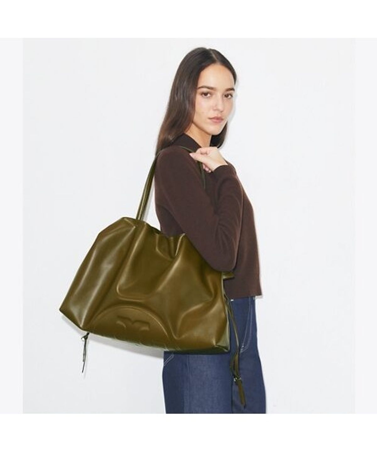 토리버치(TORYBURCH) 엘라 리사이클 드로스트링 토트 - 다크 올리브