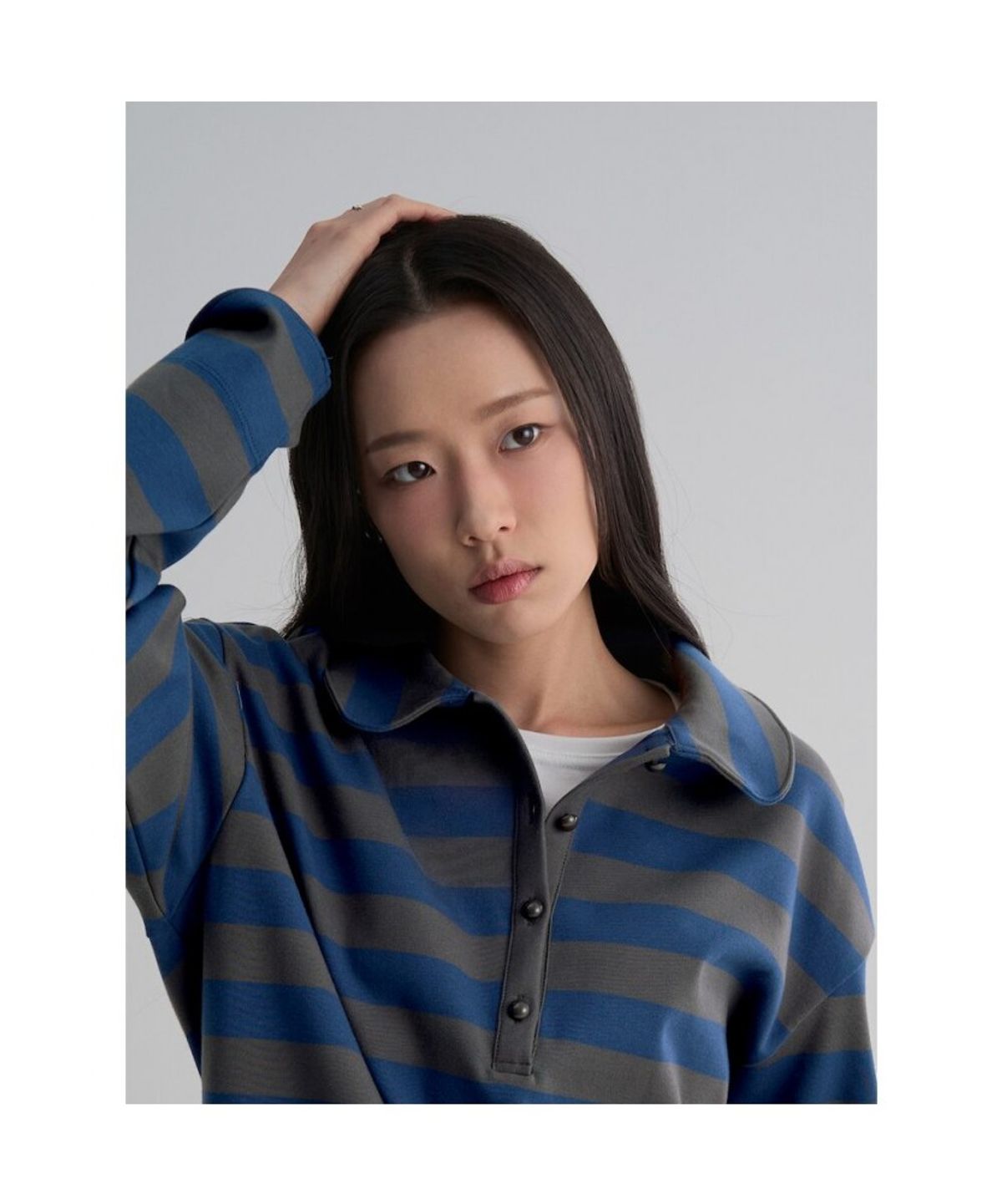 에잇세컨즈(8SECONDS) 둥근칼라 스트라이프 티셔츠  블루