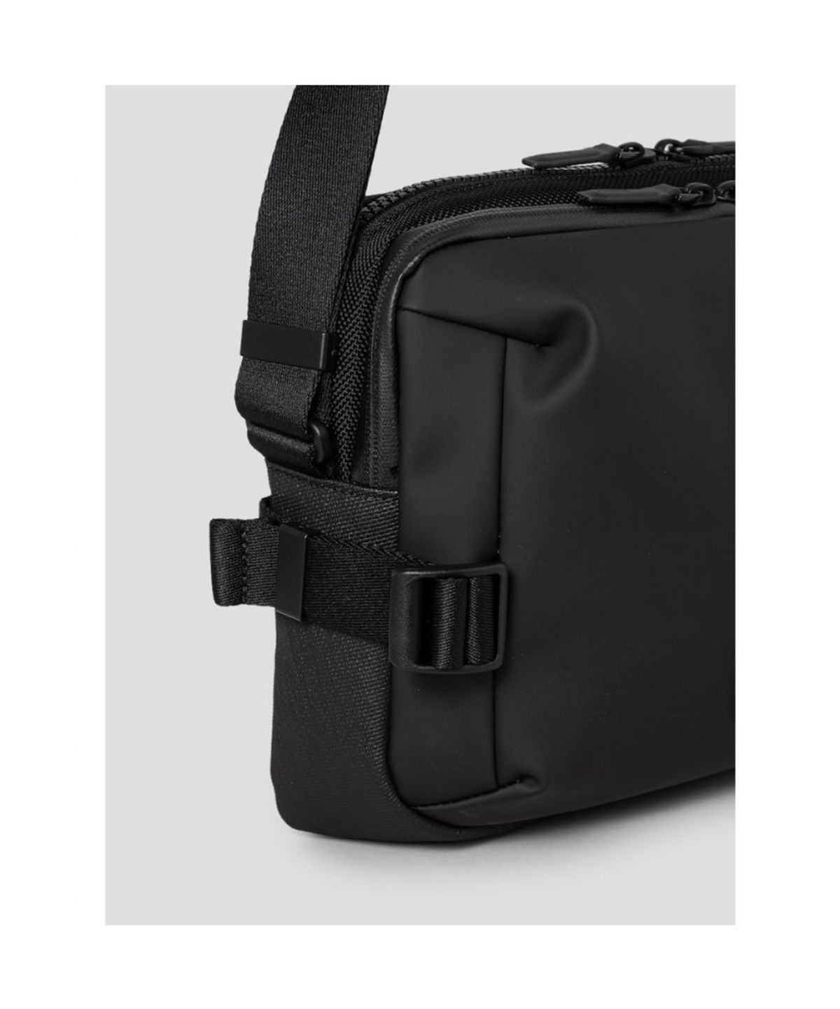 빈폴 액세서리(BEANPOLE ACCESSORY) 디노 매트 가로메신저  블랙