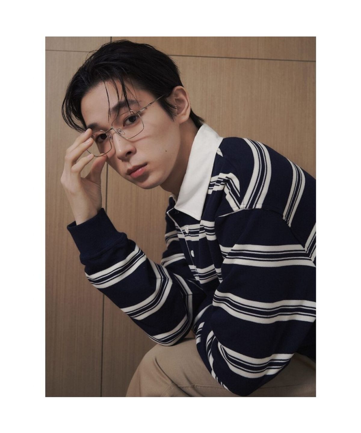 에잇세컨즈(8SECONDS) 피케조직 스트라이프 칼라 티셔츠  네이비