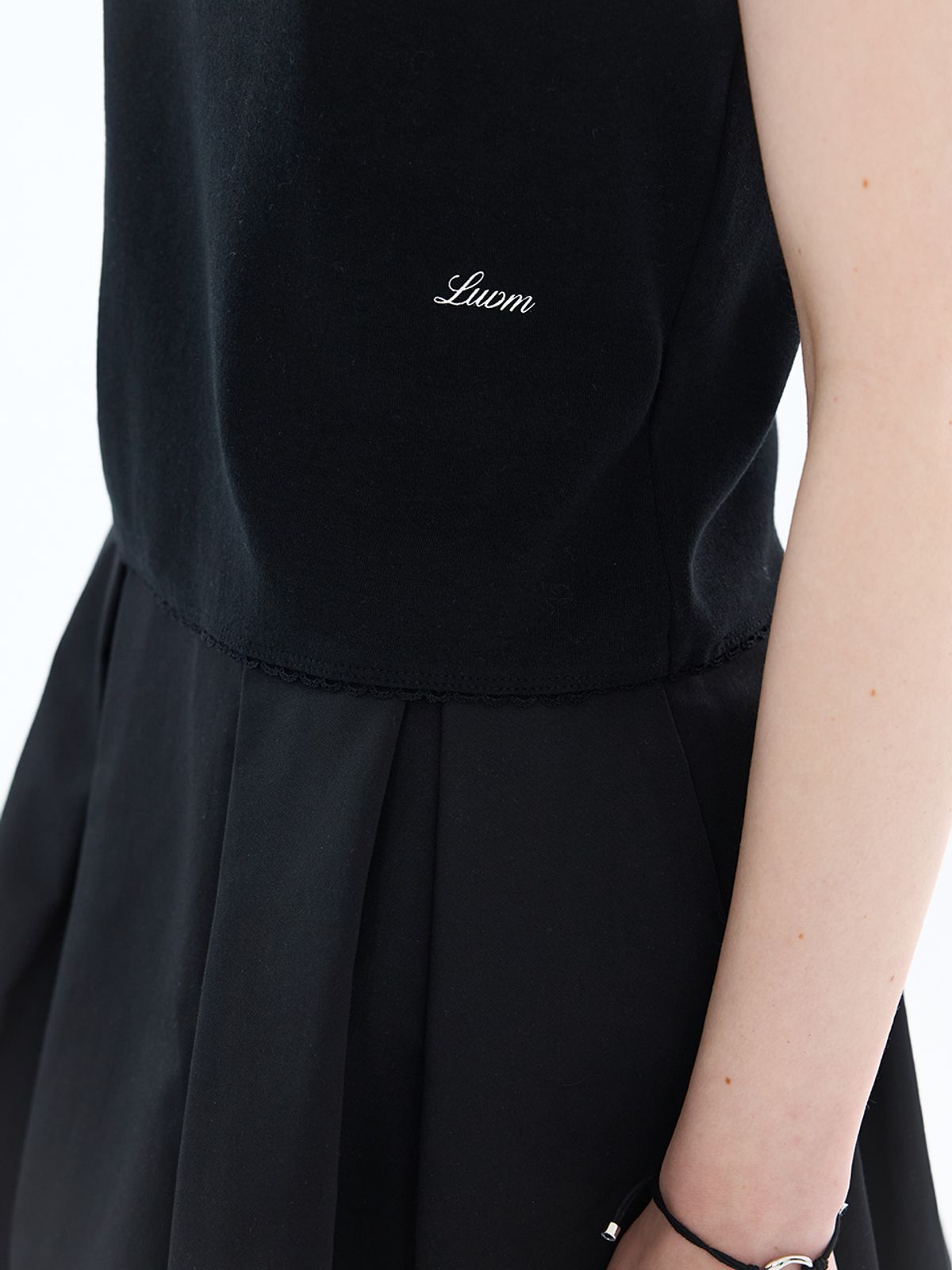 엘유브이엠(LUVM) HEM LACE T-SHIRT_BLACK