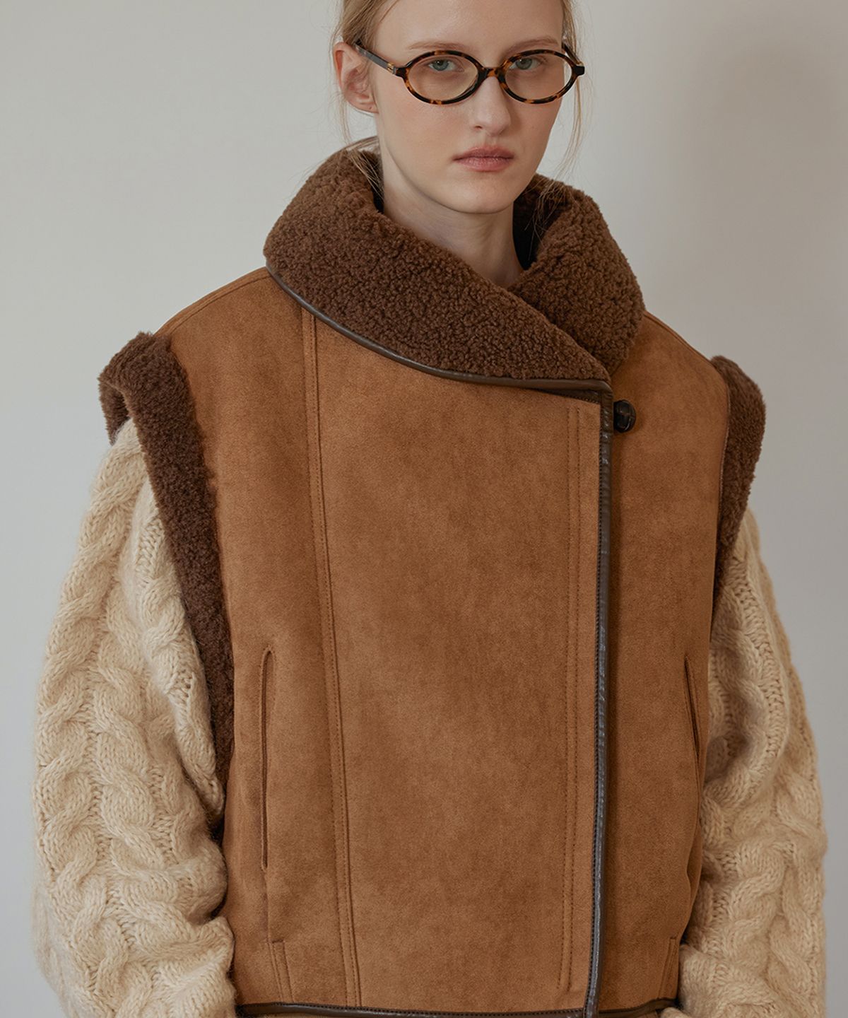 퀸스래빗(Q'SRB) Shawl collar Tucked Hemline Shearling Vest