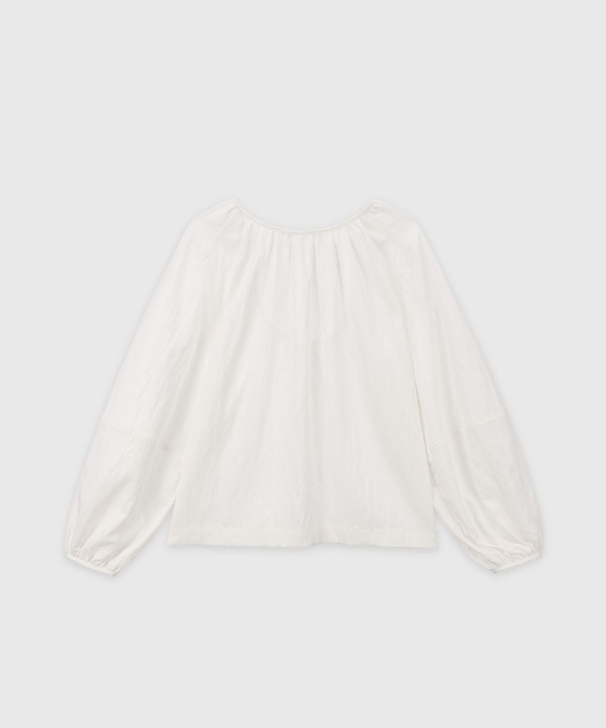 퀸스래빗(Q'SRB) Back Ribbon Round-Neck Shirring Blouse