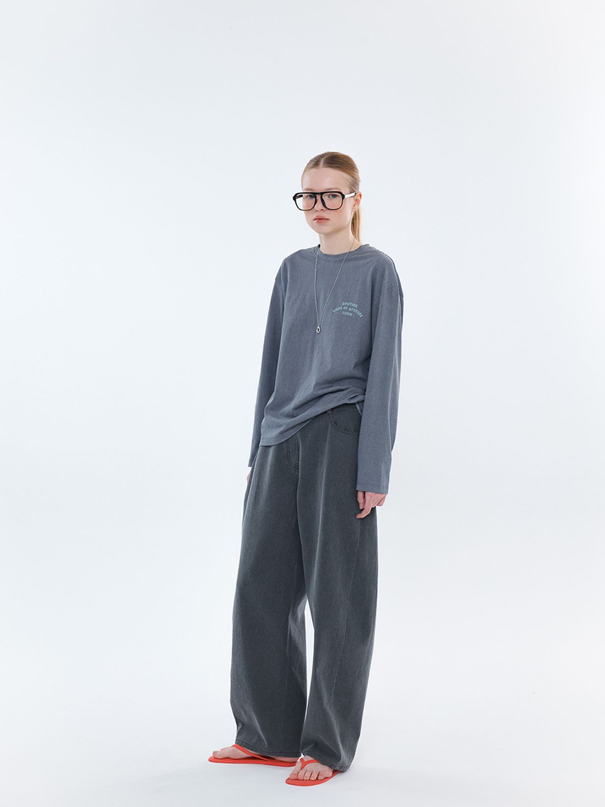 엘유브이엠(LUVM) CURVED DENIM PANTS_GRAY