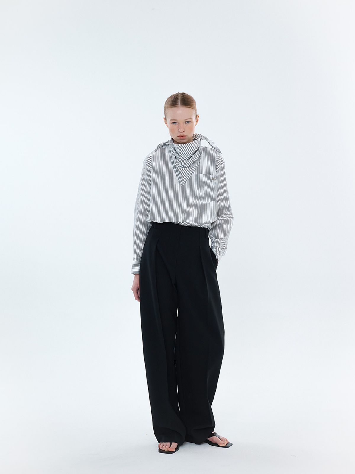 엘유브이엠(LUVM) TAILORED BARREL PANTS_BLACK