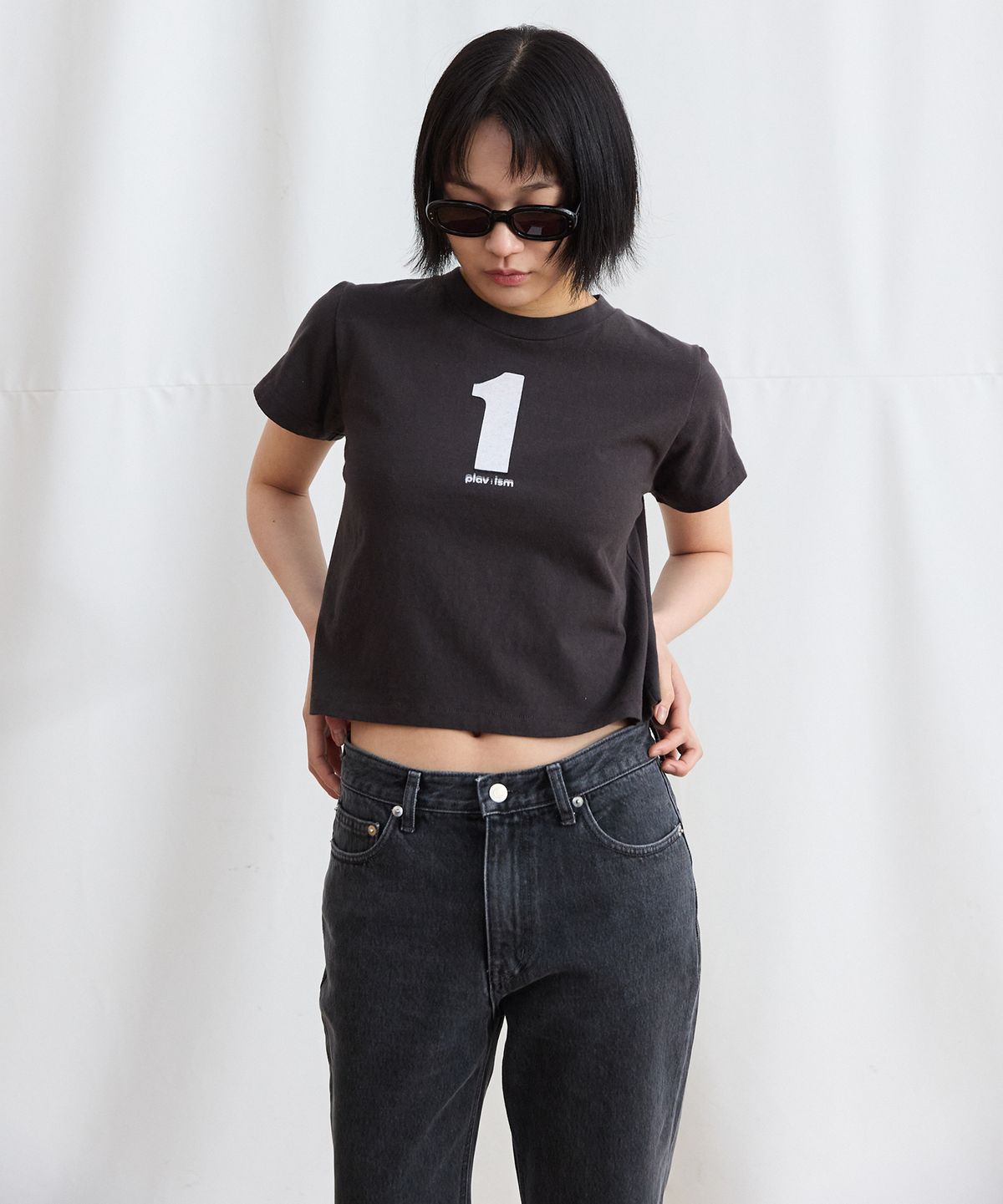 플라비즘(PLAVISM) Women Crop Graphic Tee - Black