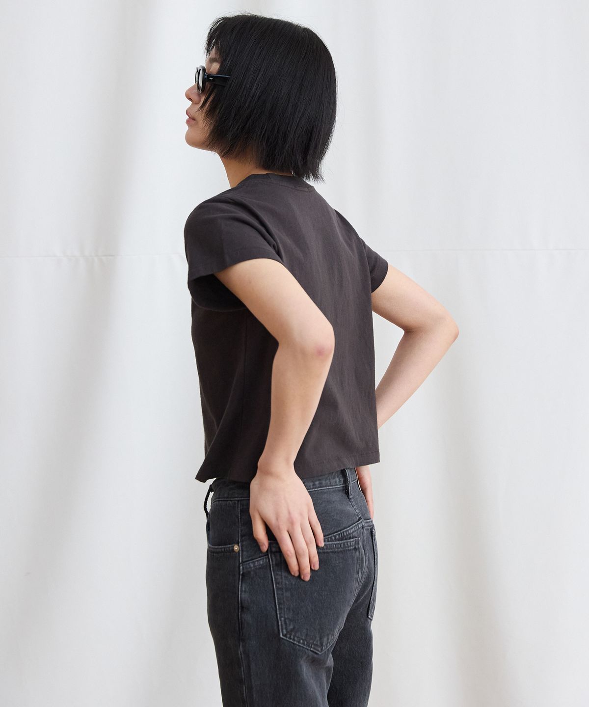 플라비즘(PLAVISM) Women Crop Graphic Tee - Black