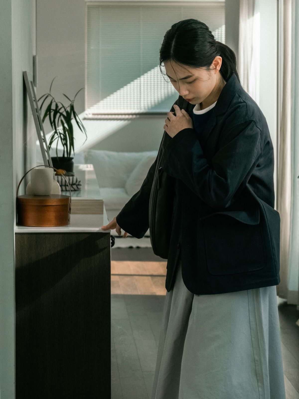 해브해드(HAVEHAD) 우먼 릴랙스드 플레어 치노 스커트 (블루 그레이)