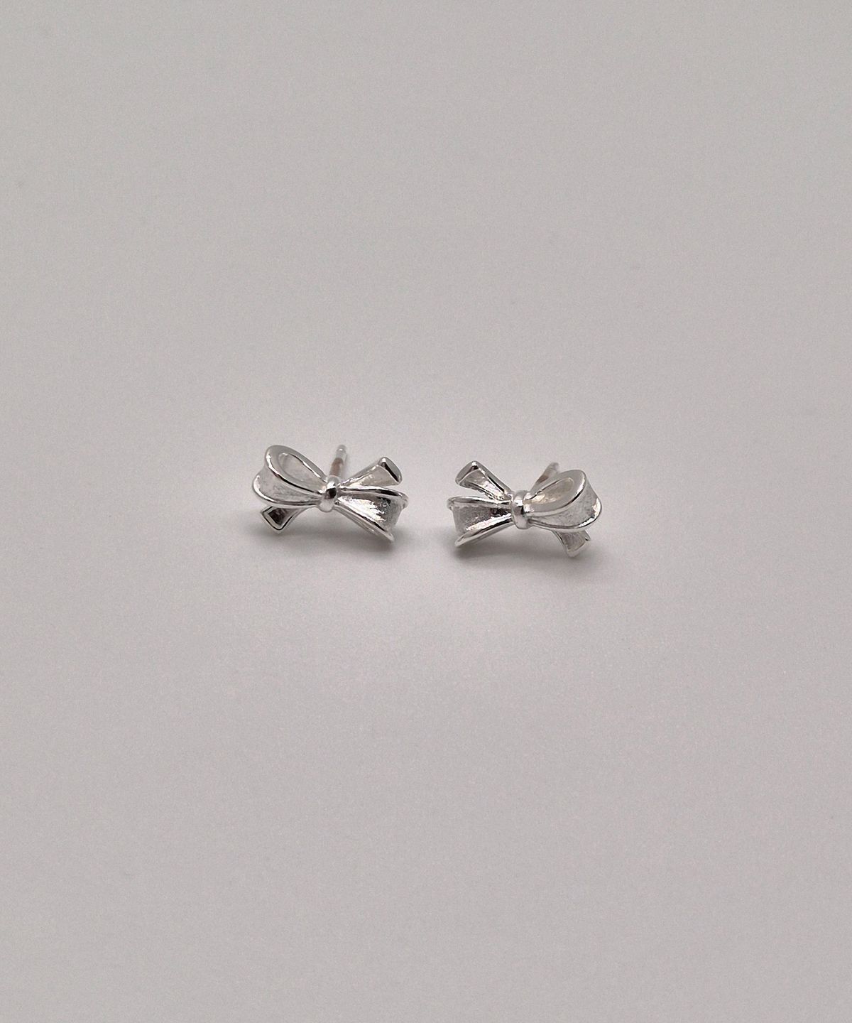 포에트리하우스(POETRYHAUS) CLASSY RIBBON EARRINGS