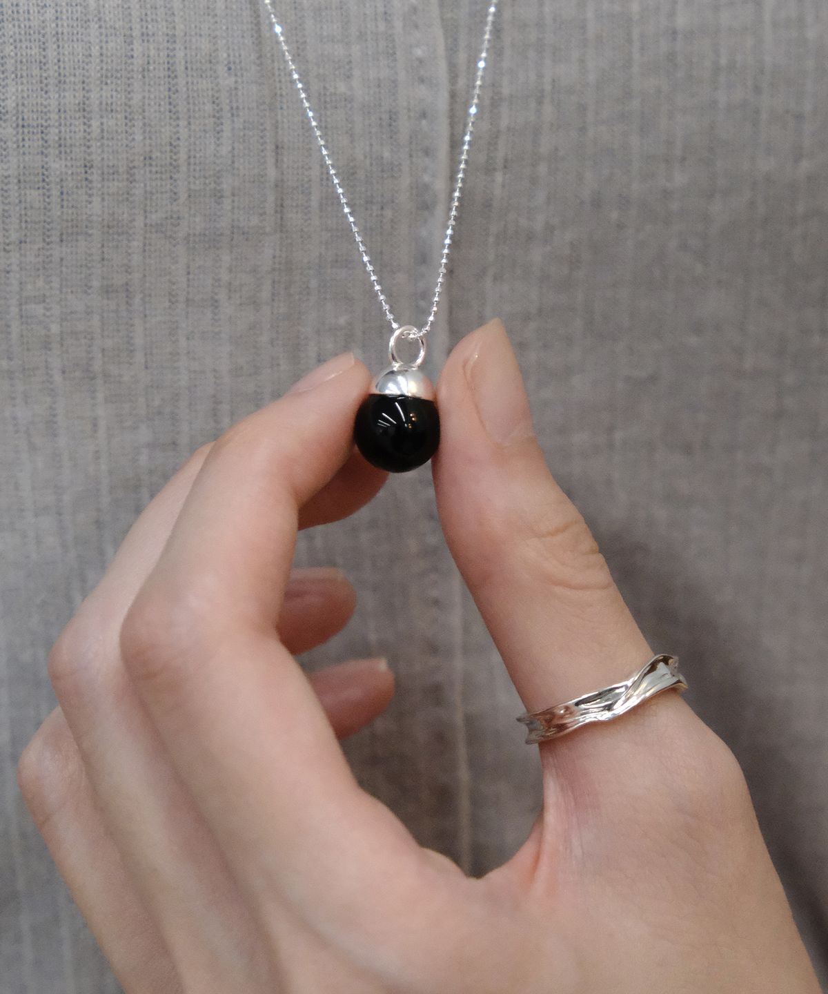 포에트리하우스(POETRYHAUS) BLACK ONYX LONG NECKLACE
