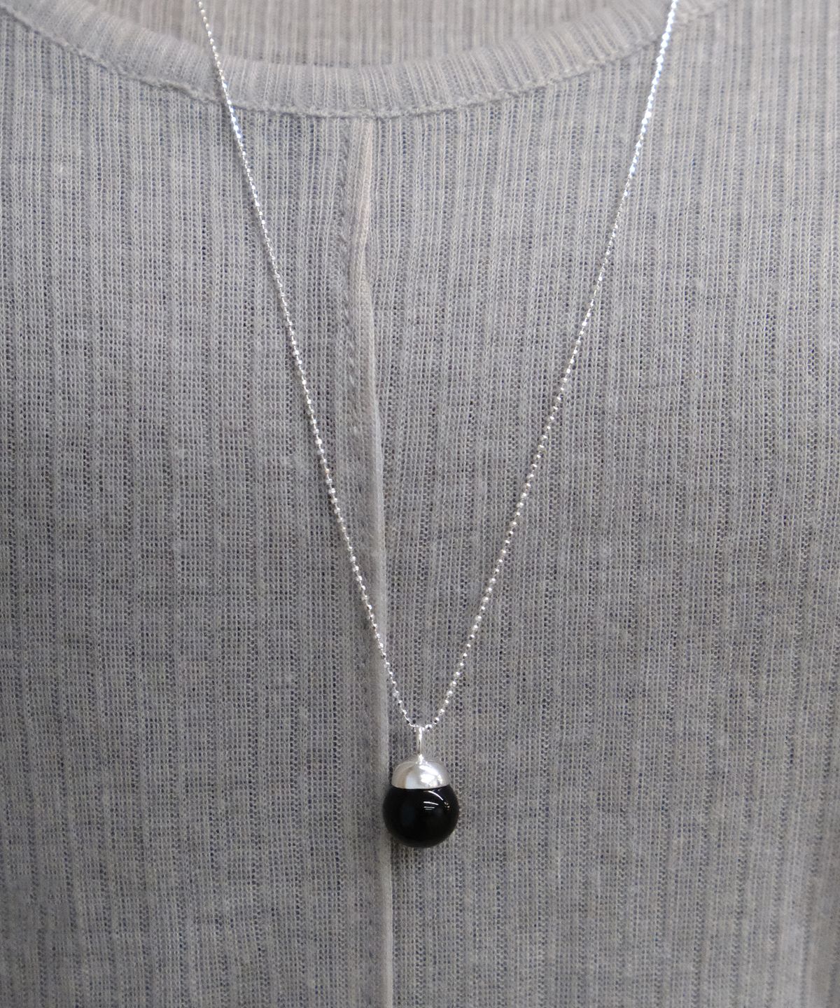 포에트리하우스(POETRYHAUS) BLACK ONYX LONG NECKLACE